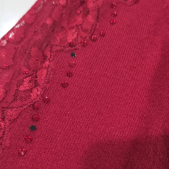 Red Sweater with Sequin Details Size L. - Picture 15 of 15